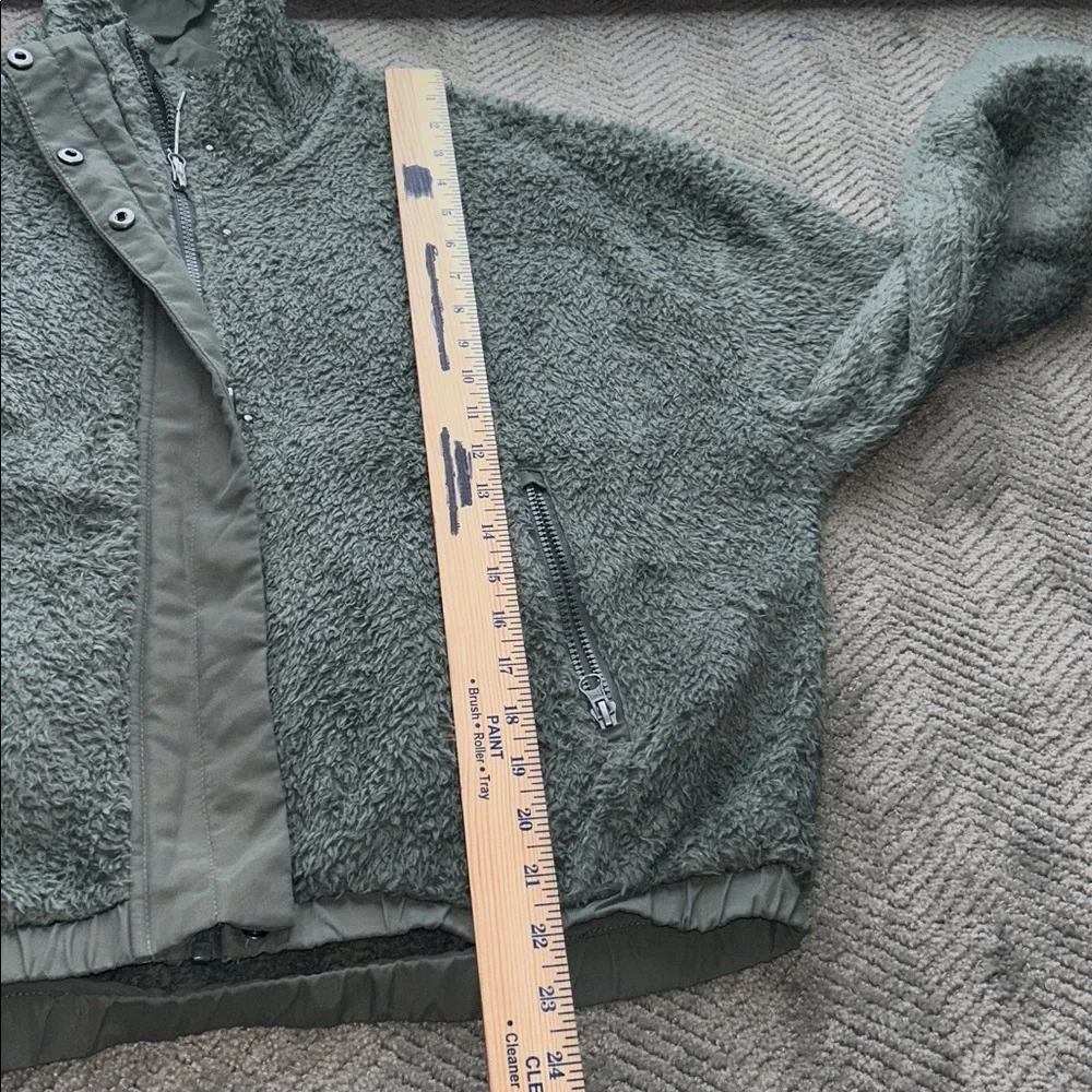 Vuori Women's Cozy Sherpa Jacket Green Fleece Jacket Olive Green Size Large - Picture 10 of 13